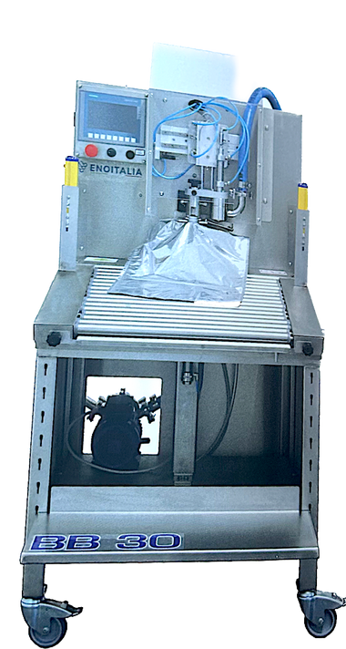 Utilaj de imbuteliat lichide la bag-in-box BB30